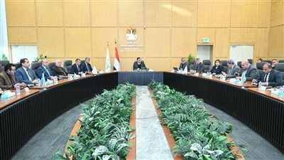 وزير الإسكان يشدد على تسريع وتيرة التنفيذ في «حياة كريمة».. متابعة يومية لإنجاز مشروعات تطوير الريف - الخليج الان