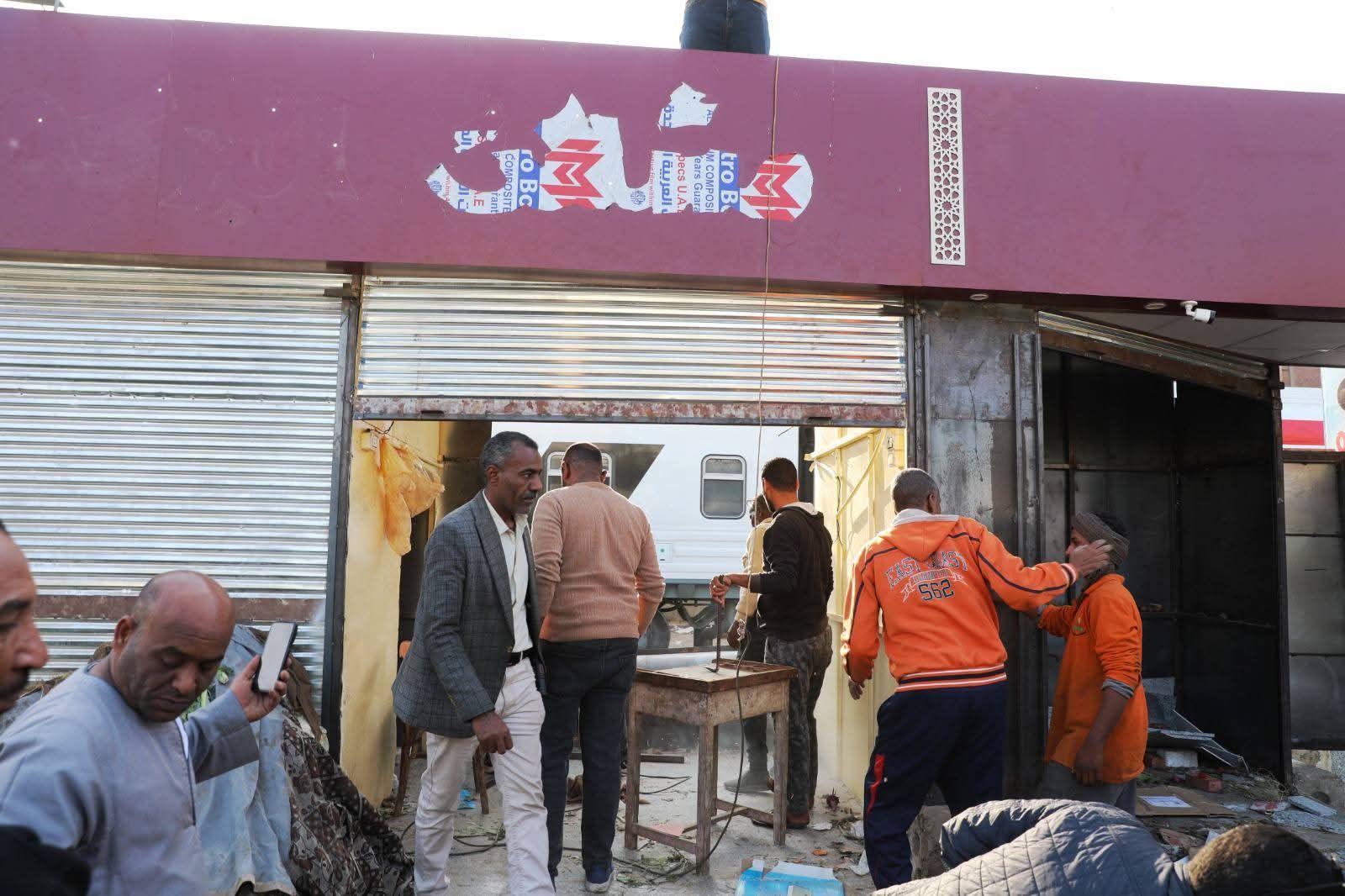 محافظ أسوان يوجه بحملة لإزالة الأكشاك العشوائية - الخليج الان