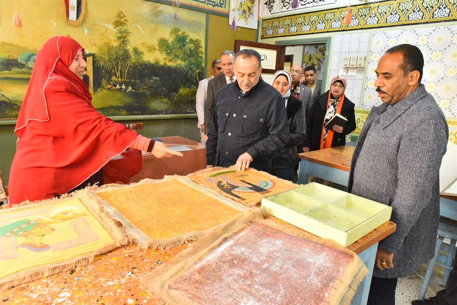 محافظ أسيوط يتفقد مدرسة الأمل الفنية الثانوية بنات للصم وضعاف السمع - الخليج الان