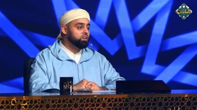 الشيخ البريطانى محمد أيوب: تركت نادي آرسنال من أجل القرآن وحلمي جواز سفر مصري - الخليج الان