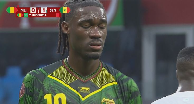 مالي ضد السنغال.. طرد إيف بيسوما لاعب منتخب مالي قبل نهاية الشوط الأول في ربع نهائي كأس أمم أفريقيا - الخليج الان