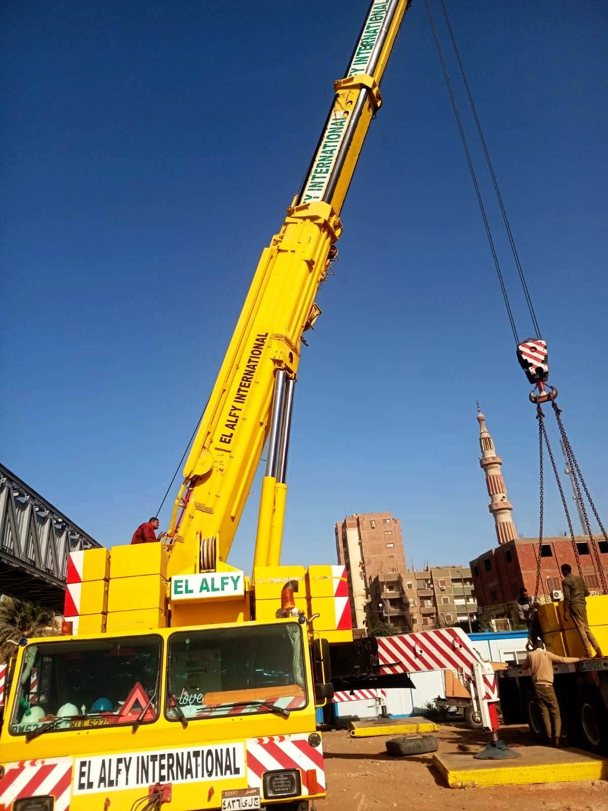 محافظ سوهاج يتابع استكمال كوبري مشاة الثلاث كباري تمهيدًا لافتتاحه - الخليج الان