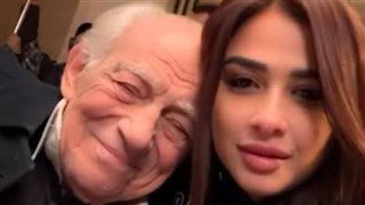 «حطي الانتقادات تحت رجلك».. رسالة دعم من رشوان توفيق لـ ياسمين عبد العزيز - الخليج الان