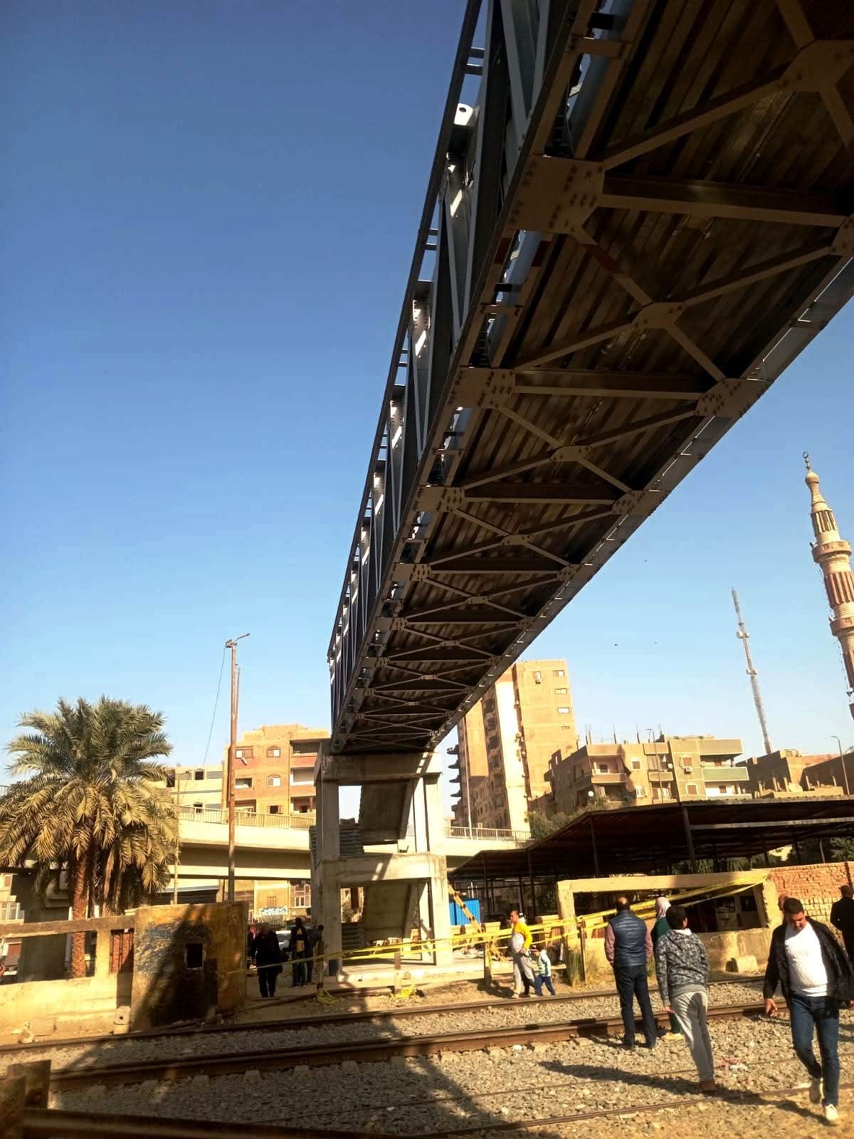 محافظ سوهاج يتابع استكمال كوبري مشاة الثلاث كباري تمهيدًا لافتتاحه - الخليج الان