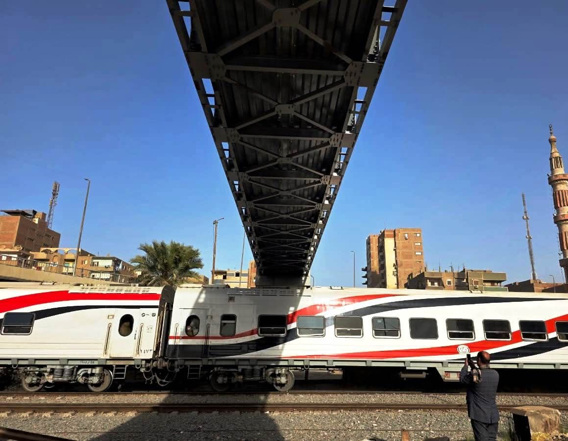 محافظ سوهاج يتابع استكمال كوبري مشاة الثلاث كباري تمهيدًا لافتتاحه - الخليج الان