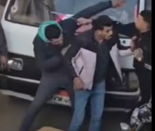 العدالة في الطريق.. الأمن يفحص واقعة تعدي شخص على ميكروباص بالشرقية - الخليج الان