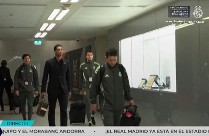 ريال مدريد ضد برشلونة.. فريق ريال مدريد يصل الجوهرة المشعة استعداداً لمواجهة برشلونة في نهائي كأس السوبر الإسباني - الخليج الان