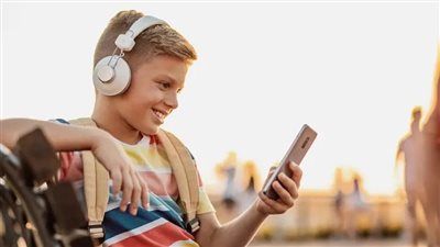 لحماية الصحة العقلية… نقابة المعلمين البريطانية تطالب بحظر وسائل التواصل لمن دون 16 عاما - الخليج الان