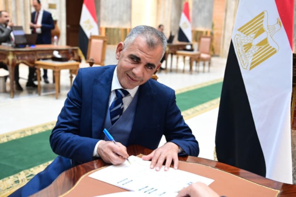 النواب الجدد يواصلون استخراج كارنيهات العضوية ببرلمان العاصمة - الخليج الان