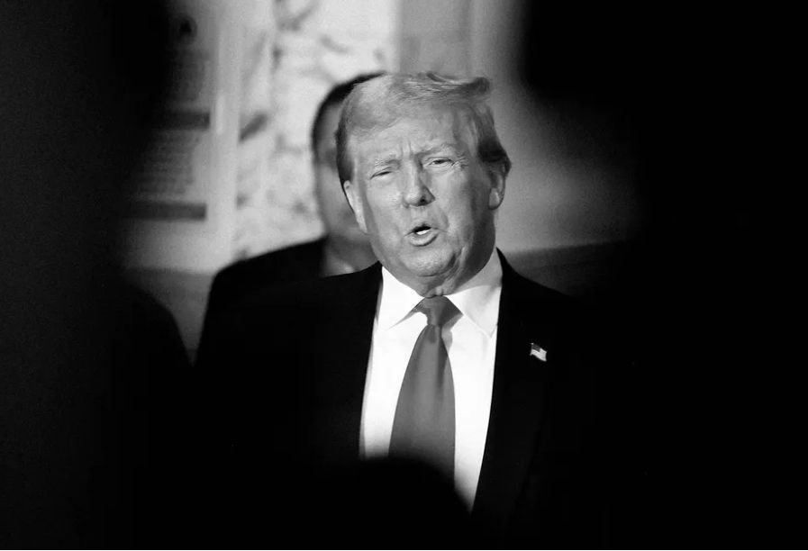 ​أكاذيب السلام المقدسة.. كيف خدع ترامب العالم قبل «نزهة فنزويلا» العسكرية؟ - الخليج الان