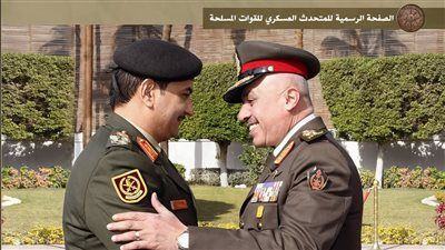 القائد العام للقوات المسلحة ورئيس الأركان يلتقيان نائب القائد العام للجيش الوطني الليبي لبحث تعزيز التعاون العسكري - الخليج الان