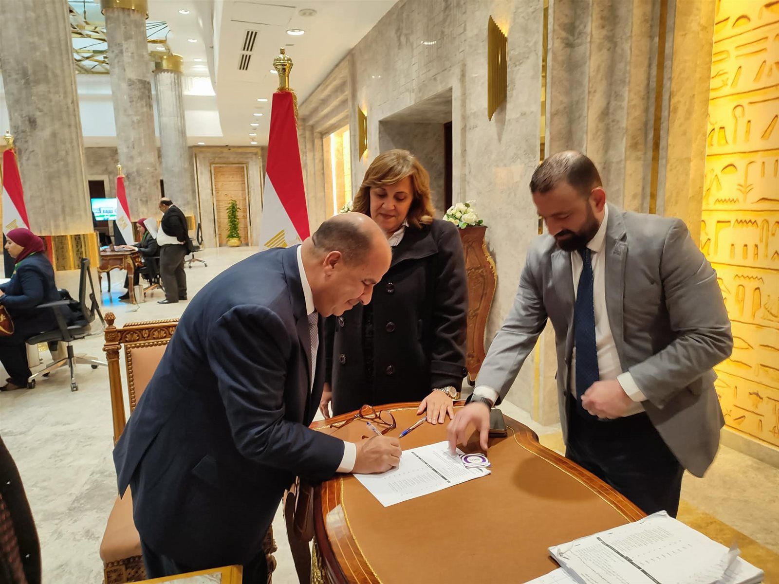 نواب الـ 27 دائرة الفائزون يصلون مجلس النواب لاستلام كارنيه العضوية (صور) - الخليج الان