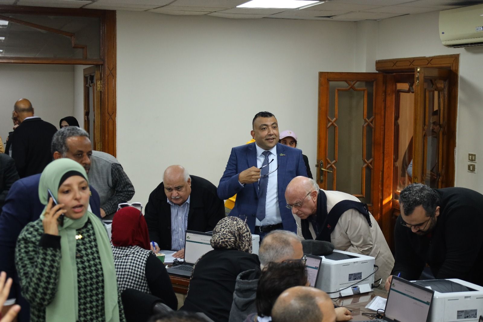 زحام شديد في اليوم الأول لفتح باب الترشح بانتخابات نقابة المهندسين المصرية - الخليج الان