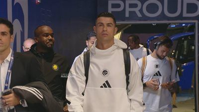 الهلال والنصر.. وصول حافلة النصر إلى ملعب المملكة أرينا استعدادًا لمواجهة الهلال في الدوري السعودي - الخليج الان