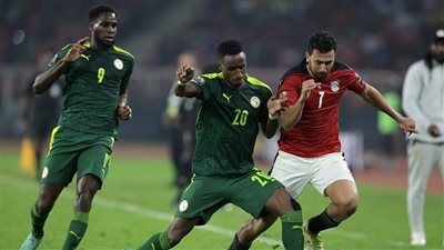 منتخب مصر بالزي الأحمر و السنغال بالأخضر فى نصف نهائي أمم أفريقيا - الخليج الان