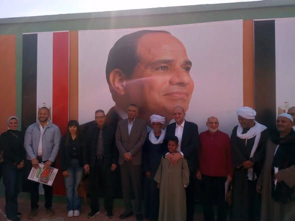 محافظ أسوان يشهد تسليم 20 منزل و رؤوس ماشية ومشروعات تنموية لأسر الأولى بالرعاية - الخليج الان