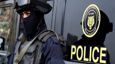 قفزة النجاة تنتهي بإصابات خطيرة.. سقوط عامل هربًا من بلطجية الميكروباص بكرداسة - الخليج الان