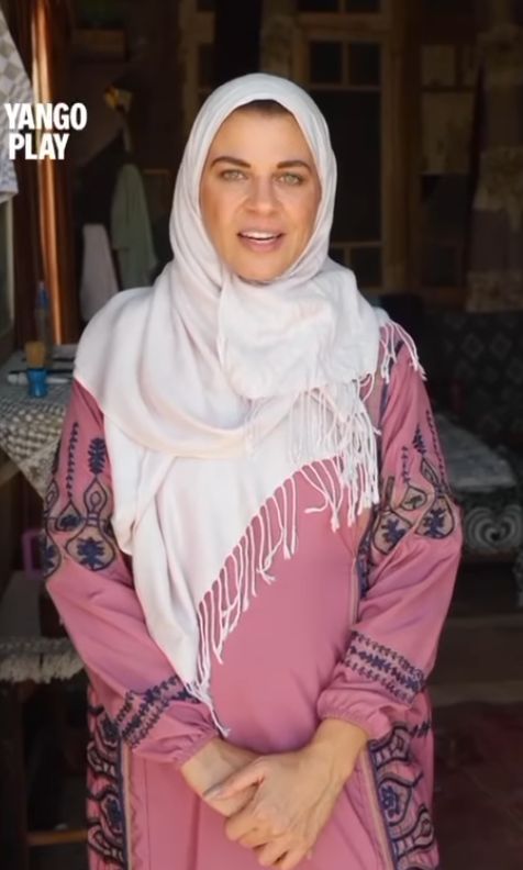 بالحجاب.. منى هلا تروج لشخصيتها في مسلسل بطل العالم - الخليج الان