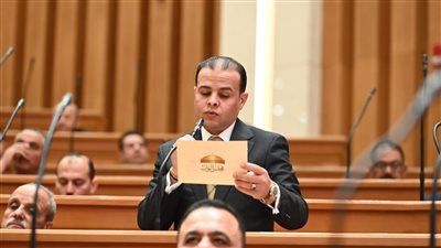 مدحت الكمار.. عقب اليمين الدستورية: تطوير الصناعة المصرية أولوية المجلس الجديد لتعزيز الاقتصاد الوطني - الخليج الان