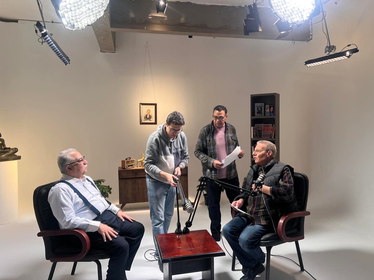 بعد شائعة وفاته.. أحدث ظهور لـ إبراهيم عيسى في بودكاست ولقاء إذاعي - الخليج الان