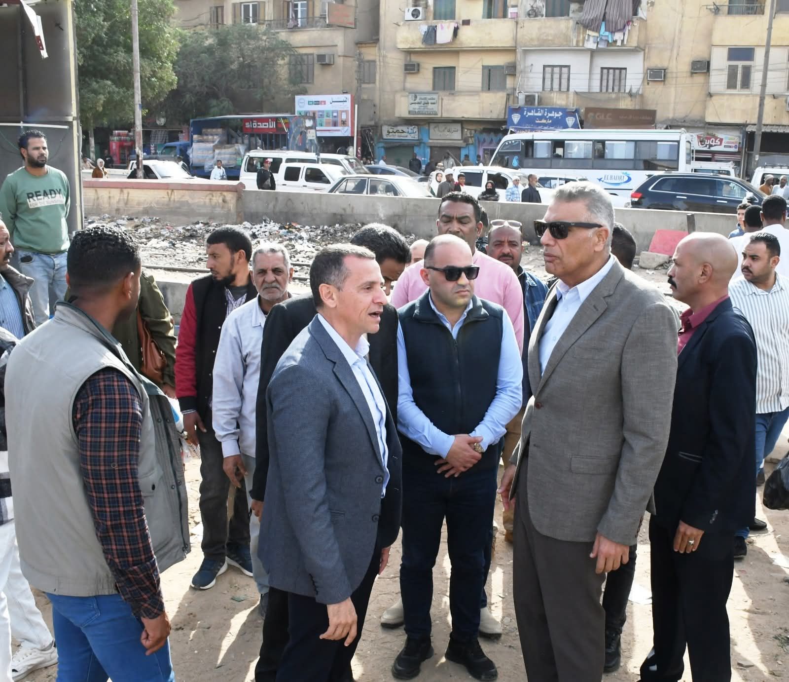 محافظ أسوان يتفقد نقاط العبور المؤقتة بمزلقان السيل القديم - الخليج الان