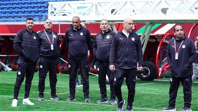 بالصور.. الجهاز الفني لمنتخب مصر يتفقد ملعب مباراة نصف نهائي أمم أفريقيا - الخليج الان
