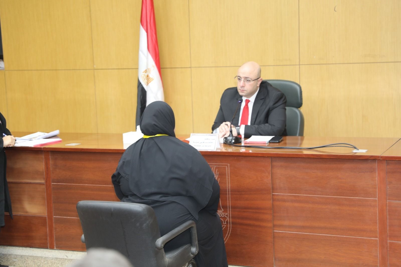 محافظ بني سويف يستمع لشكاوى المواطنين ويوجّه بحلول فورية - الخليج الان