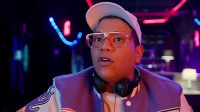 أحمد عبد الحميد «دي جي طاطا»… موزع موسيقي يصنع الكوميديا في مسلسل بيت بابا - الخليج الان