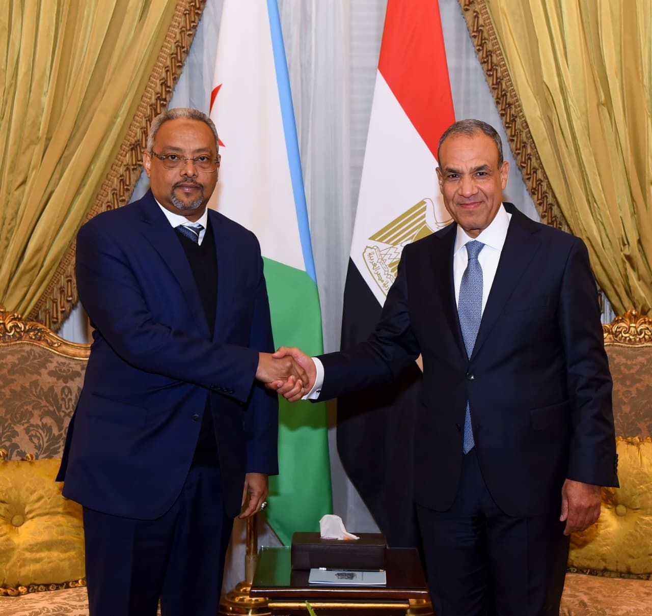 وزير الخارجية لـ نظيره الجيبوتي: نؤكد رفضنا لأي إجراءات من شأنها المساس بالسيادة الصومالية - الخليج الان