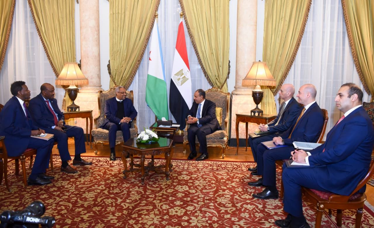 وزير الخارجية لـ نظيره الجيبوتي: نؤكد رفضنا لأي إجراءات من شأنها المساس بالسيادة الصومالية - الخليج الان