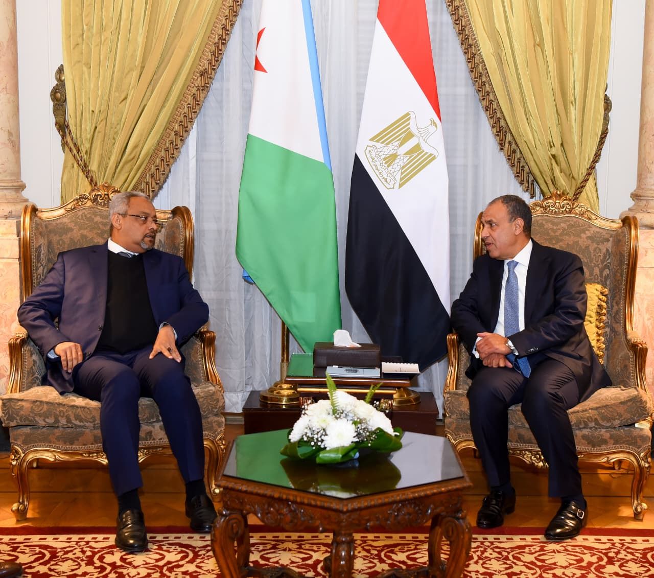 وزير الخارجية لـ نظيره الجيبوتي: نؤكد رفضنا لأي إجراءات من شأنها المساس بالسيادة الصومالية - الخليج الان