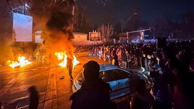 احتجاجات إيران تشعل تحذيرات متبادلة بين طهران وواشنطن..ماذا يحدث؟ - الخليج الان