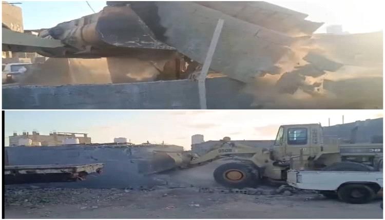 إزالة بناء عشوائي شمال غرب عدن .. ومصدر يوضح : اشعارات وحدة حماية الأراضي (مجاناً)