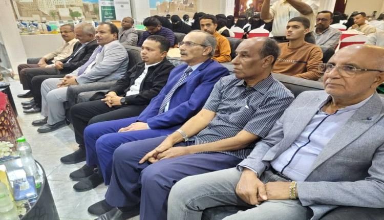 توزيع حقائب مهنية لـ 96 شاباً وشابة بمديريات وادي حضرموت