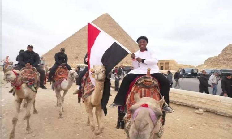 بين الأهرامات والمتحف والكشري.. البلوجر سبيد يبهر العالم بزيارته لـ مصر - الخليج الان