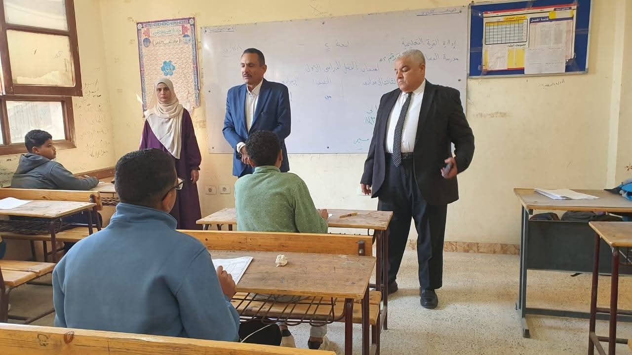 18545 طالباً يؤدون امتحانات الشهادة الإعدادية عبر 115 لجنة بمحافظة الأقصر - الخليج الان