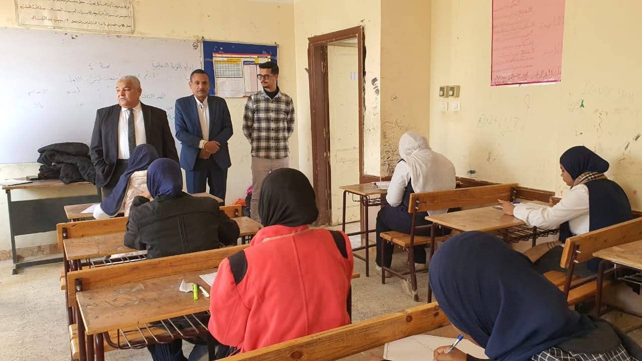 18545 طالباً يؤدون امتحانات الشهادة الإعدادية عبر 115 لجنة بمحافظة الأقصر - الخليج الان