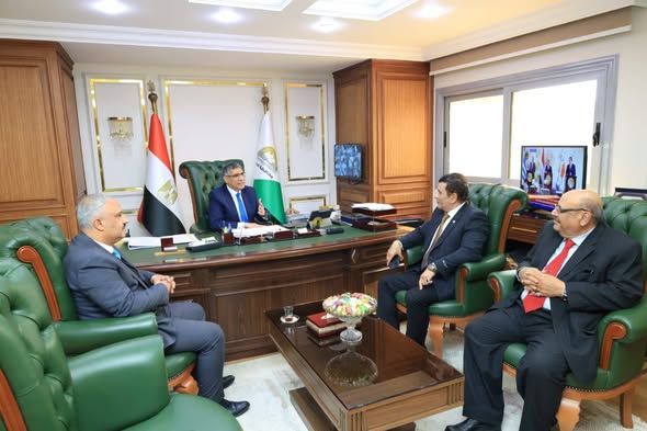 رئيس اتحاد القوة ومحافظ الجيزة يناقشان استعدادات كأس العالم - الخليج الان