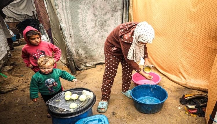 فيروس غامض يفتك بسكان غزة ويسجل وفيات يومية في ظل انهيار المنظومة الصحية