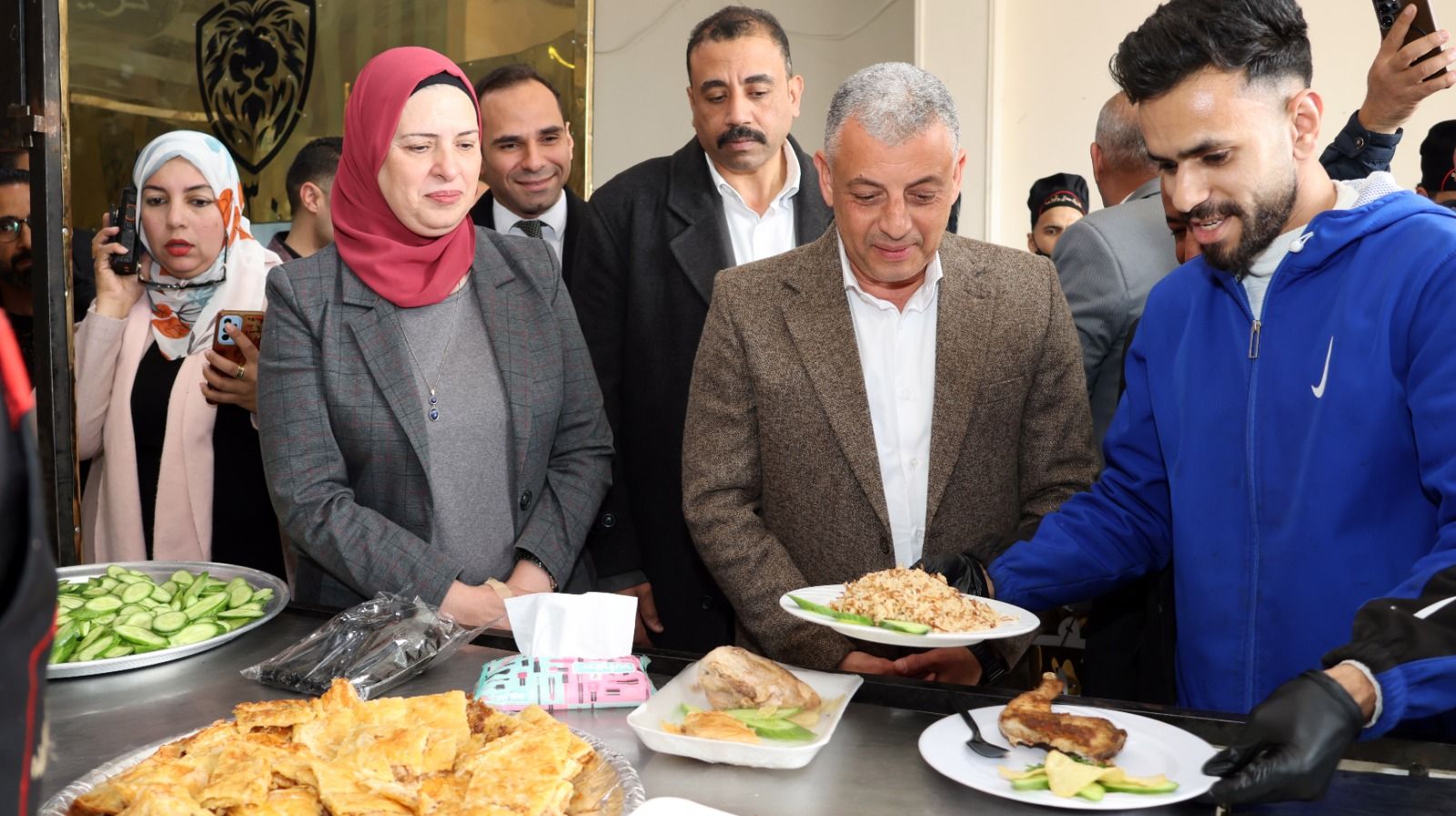 محافظ الإسماعيلية يتابع تجهيز مطبخ الخير استعدادًا لانطلاق الموجات الجديدة بمركز ومدينة الإسماعيلية - الخليج الان