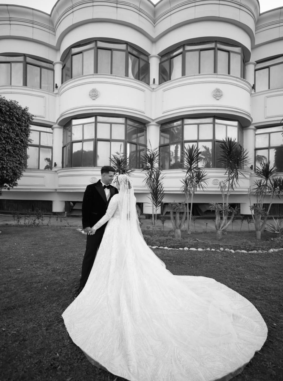 أخفى وجهها.. الصور الأولى من حفل زفاف مغني المهرجانات أمين خطاب على فتاة محجبة - الخليج الان