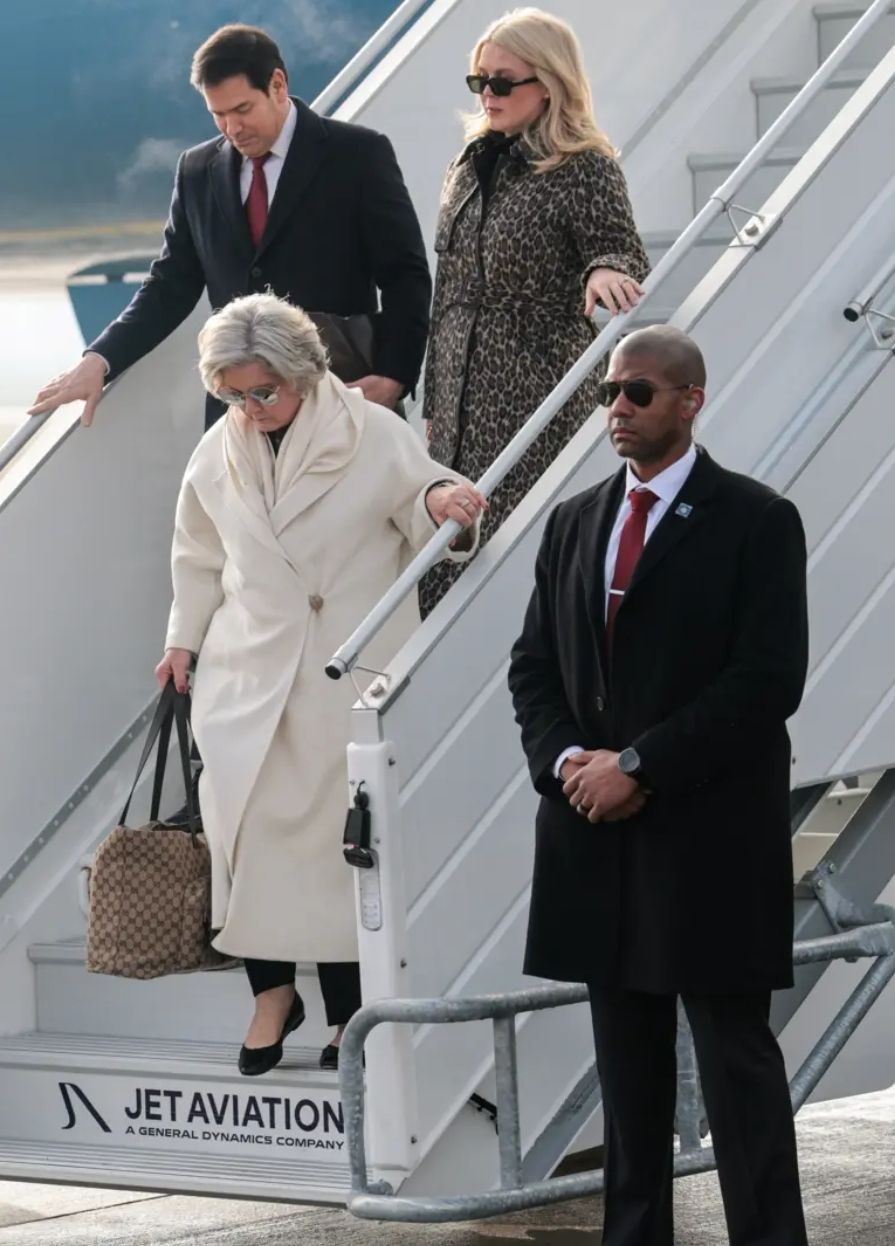 «بعد تعطل طائرته».. وصول ترامب إلى زيورخ للمشاركة في المنتدى الاقتصادي العالمي|صور - الخليج الان