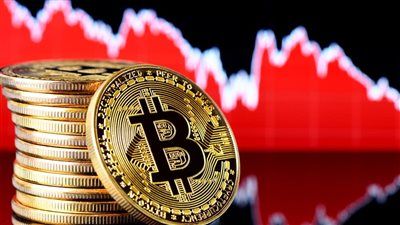 ذعر عالمي يضرب الأصول الخطرة.. والبيتكوين تفقد أرضًا حساسة - الخليج الان