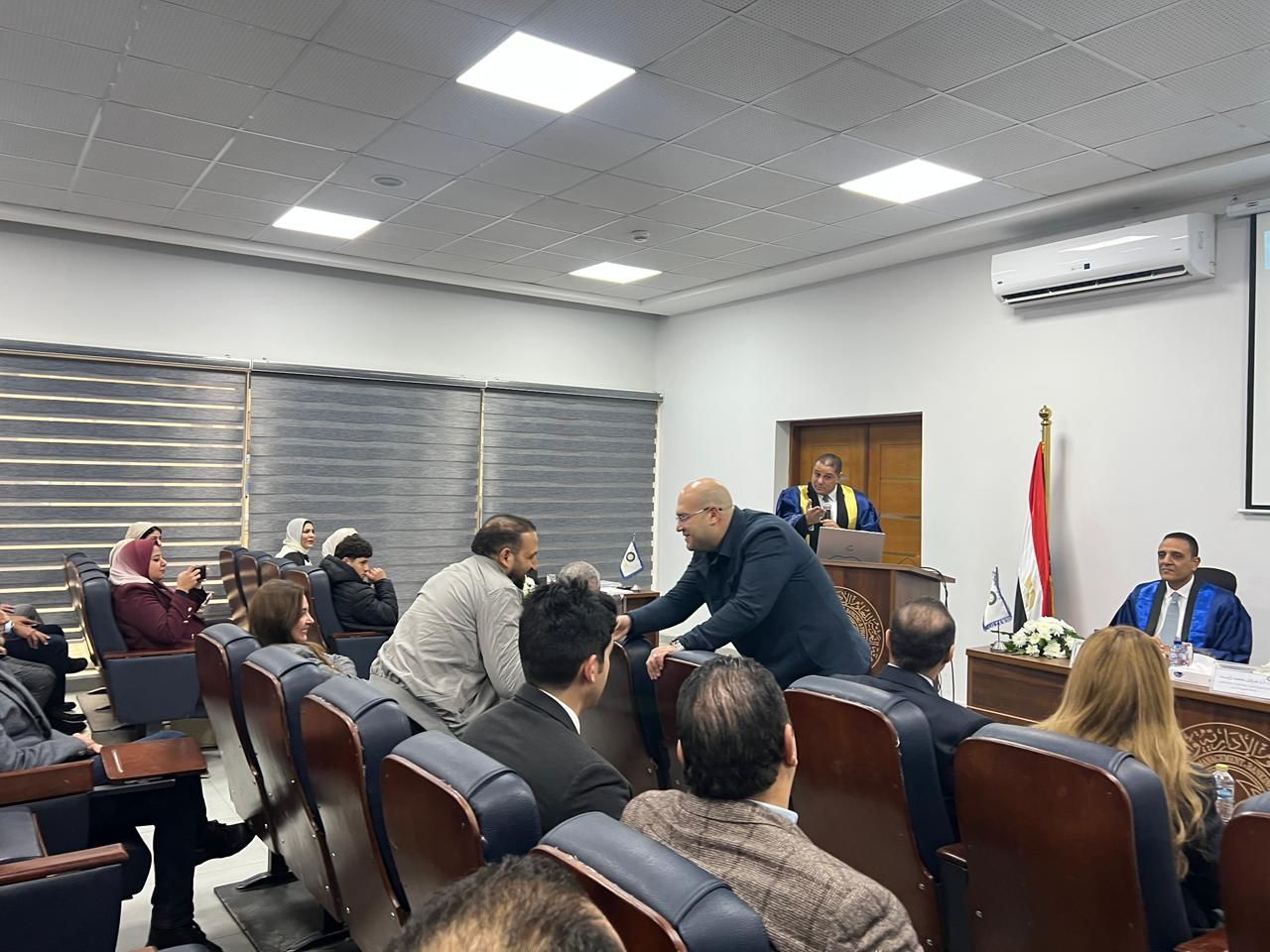 بحضور حكومي ونيابي ورئيس تحرير تليجراف الخليج .. البرلمانى محمد إسماعيل أمين عام حزب الإصلاح والنهضة يناقش رسالة الدكتوراه - الخليج الان