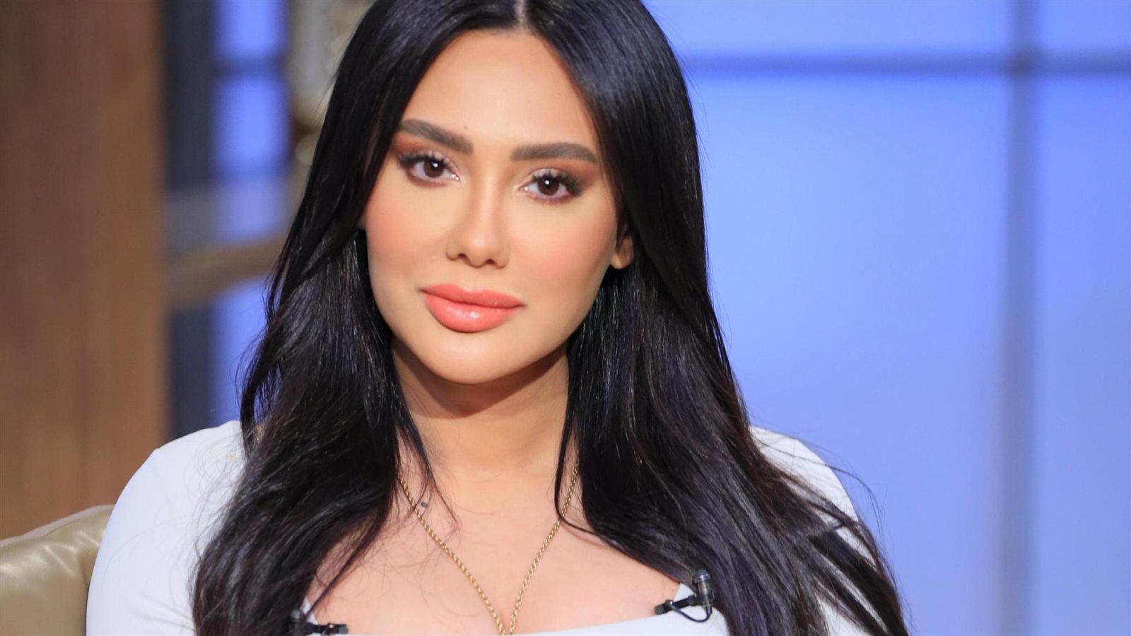 بعد ياسمين عبد العزيز.. نشر صور مفبركة لـ مي القاضي "فتحوا الفستان زيادة" - الخليج الان