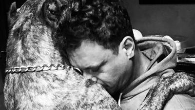 أعواما مرت وفقدانك لا يمر.. عباس أبو الحسن يرثي كلبه بكلمات مؤثرة - الخليج الان