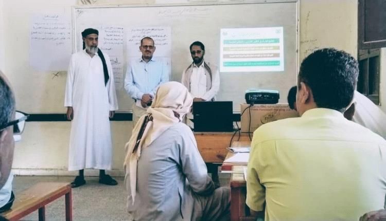 مدير تربية ميفعة يشيد بالجهود ويشرف على تسليم المنحة المدرسية