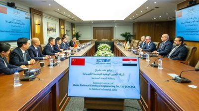 باستثمارات 34 مليون دولار.. اقتصادية قناة السويس توقع عقد مشروع «CNCEC» الصينية لتصنيع خطوط إنتاج «الصودا آش» - الخليج الان
