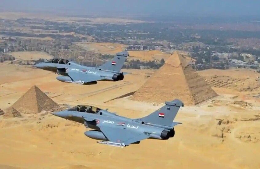 «النسور المصرية تتربع على عرش القائمة».. أقوى 10 جيوش من حيث القوة الجوية بالعالم - الخليج الان