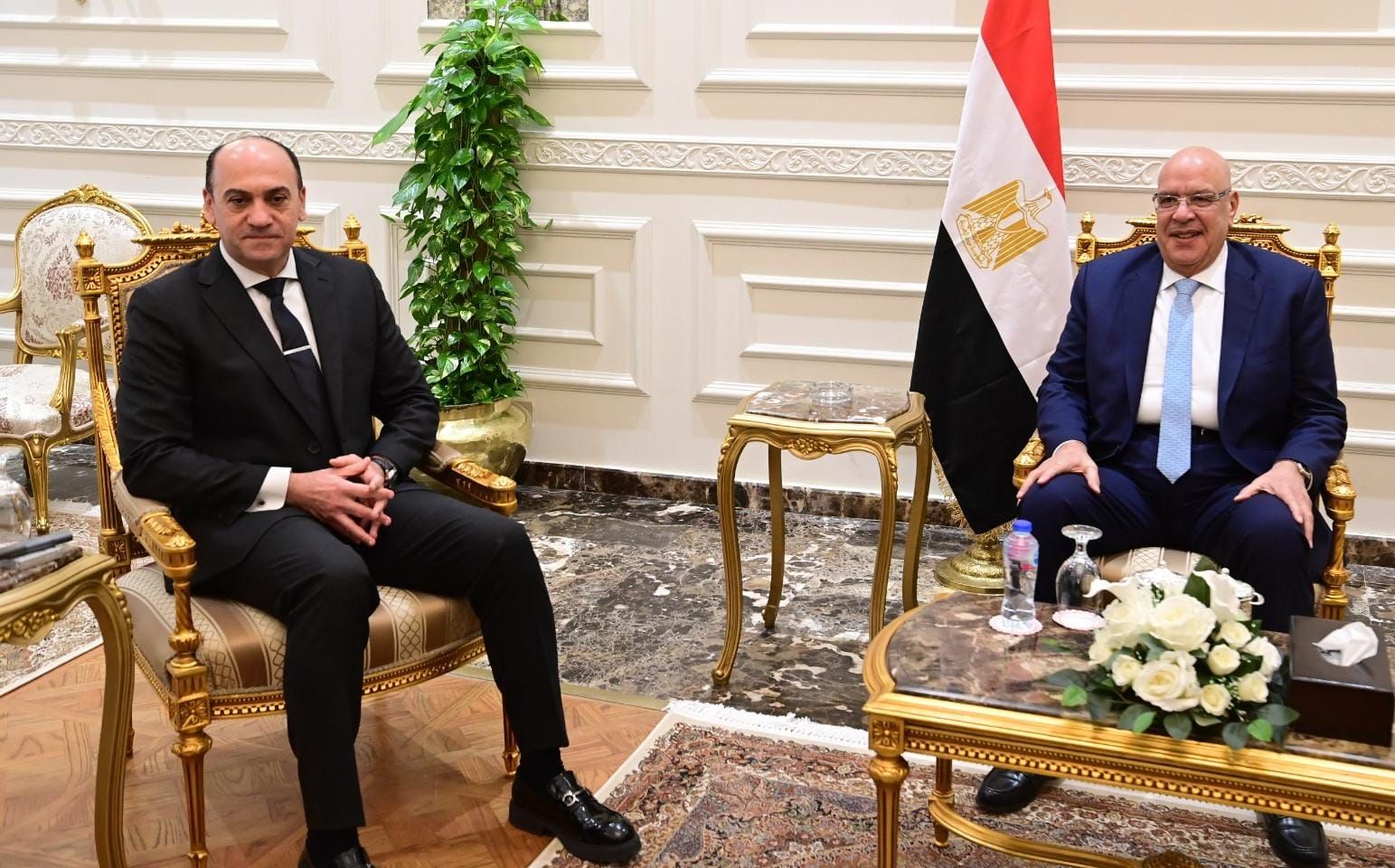 المستشار هشام بدوي يستقبل رئيس هيئة الرقابة الإدارية لتهنئته بانتخابه رئيساً لمجلس النواب - الخليج الان